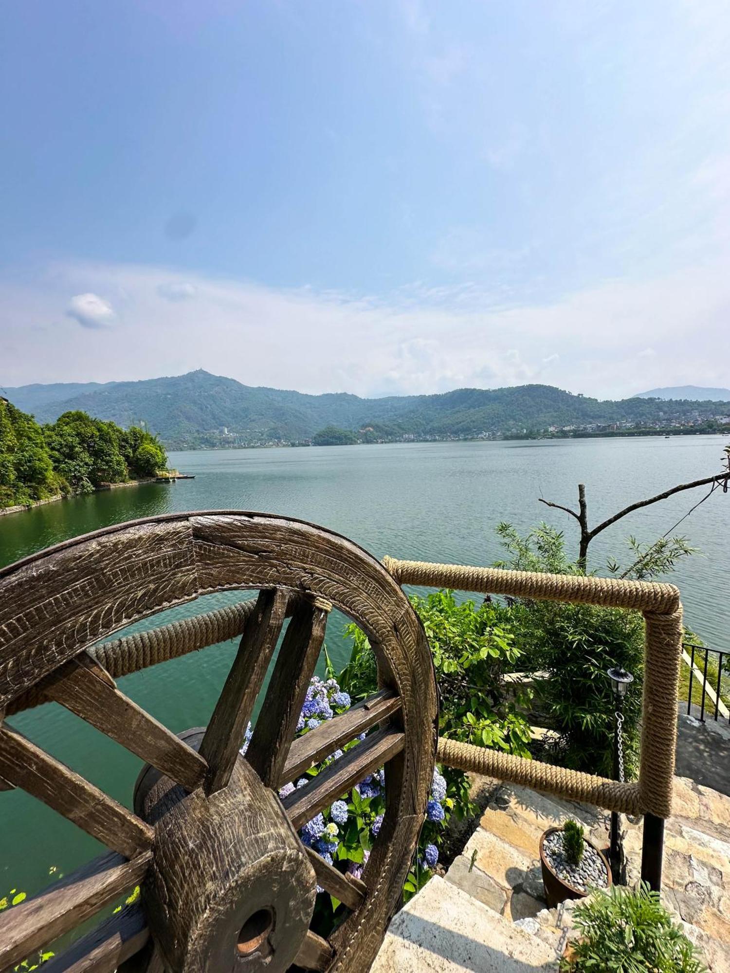 The Hideout Villa Pokhara Extérieur photo